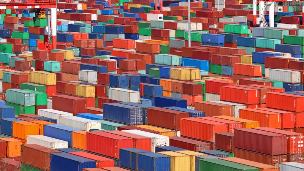 Containers at a place_RTW